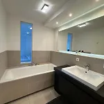 Moderne Penthouse Mit Einzigartigem Balkon