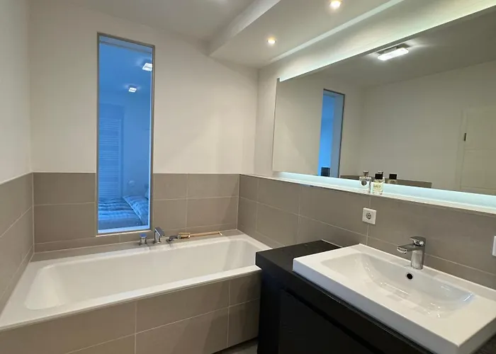 Moderne Penthouse Mit Einzigartigem Balkon