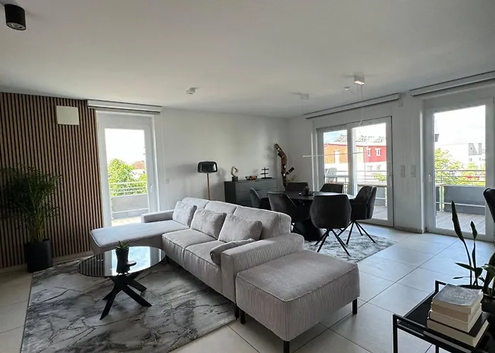 Moderne Penthouse Mit Einzigartigem Balkon *