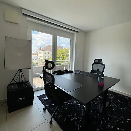Moderne Penthouse Mit Einzigartigem Balkon Weißenburg in Bayern