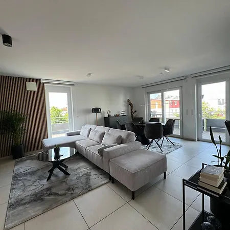 Moderne Penthouse Mit Einzigartigem Balkon *
