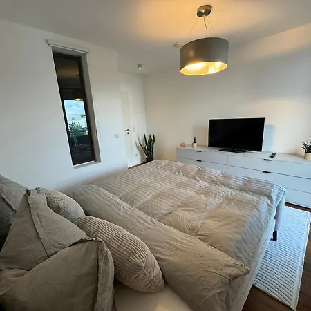 Moderne Penthouse Mit Einzigartigem Balkon *