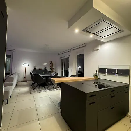 Moderne Penthouse Mit Einzigartigem Balkon Weißenburg in Bayern