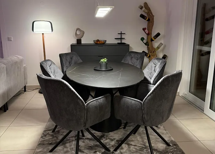 아파트 Moderne Penthouse Mit Einzigartigem Balkon *