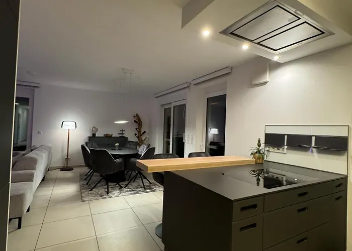 Moderne Penthouse Mit Einzigartigem Balkon Weißenburg in Bayern